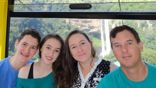 Família unida: apoio também nas horas das tarefas escolares