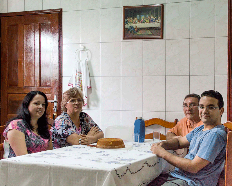 Com os pais e uma das irmãs